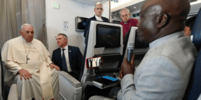 Rueda de prensa en el vuelo de regreso de Sudán del Sur, el Papa, el Arzobispo de Canterbury y el Moderador de la Iglesia de Escocia