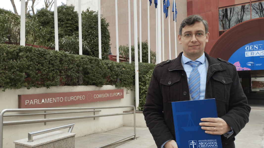 Abogados Cristianos denuncia al Tribunal Constitucional ante la Comisión Europea