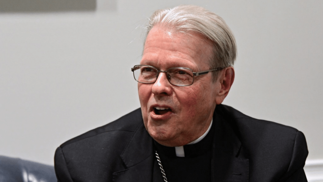 El obispo de Albany prohíbe la Misa Tradicional en sus parroquias