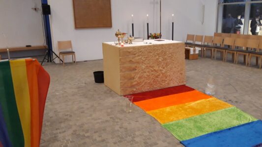 Artista trans cambia su certificado de bautismo en la archidiócesis mexicana de Guadalajara