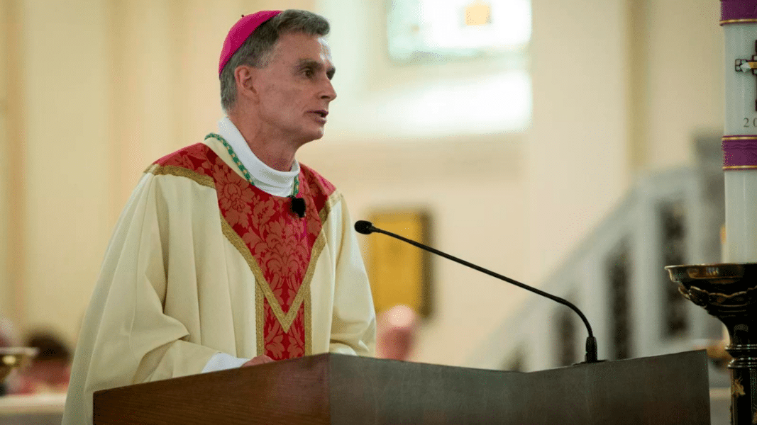 Obispo de EE UU dice que los sacerdotes preferirán ir a la cárcel por no violar el secreto de confesión