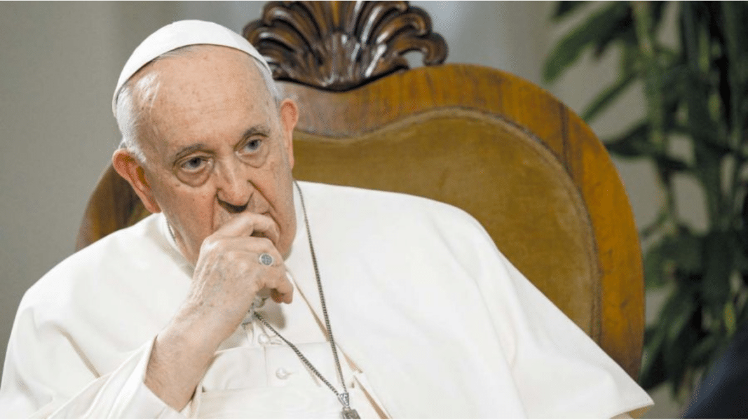 El Papa se refiere al Opus Dei como una «asociación de fieles» que «tiene cosas maravillosas» y «defectos como cualquier hijo de vecino»