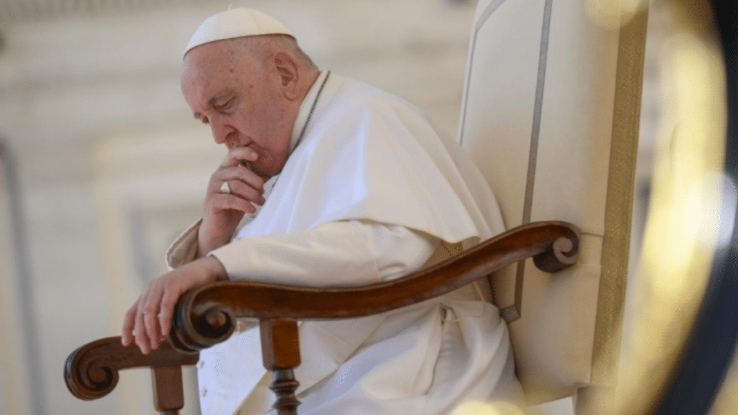Francisco: «La vocación de Dios es adoración al Padre, amor a la comunidad y servicio»