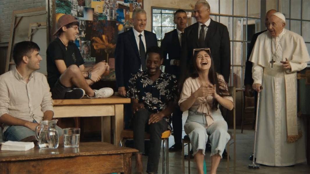 Disney estrenará en Semana Santa un controvertido programa del Papa Francisco con un grupo de jóvenes