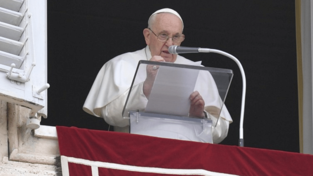 Francisco: «¿Testimoniamos a Jesús o difundimos críticas y sospechas?»