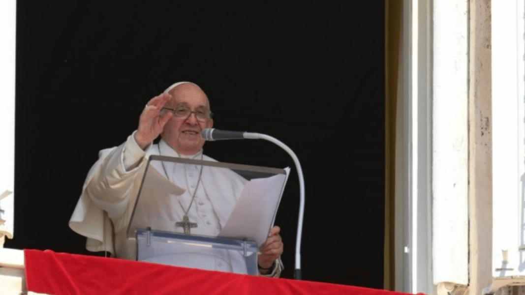 El Papa sale en defensa de san Juan Pablo II ante las «acusaciones ofensivas e infundadas»