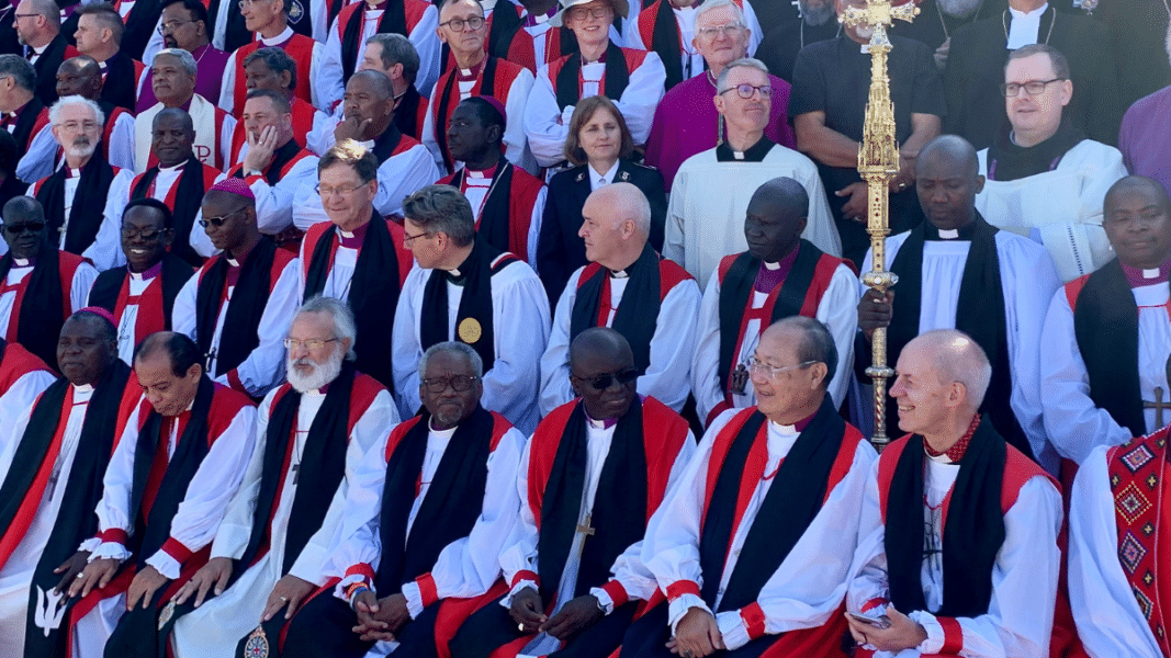 Los anglicanos apoyan las bendiciones de parejas del mismo sexo