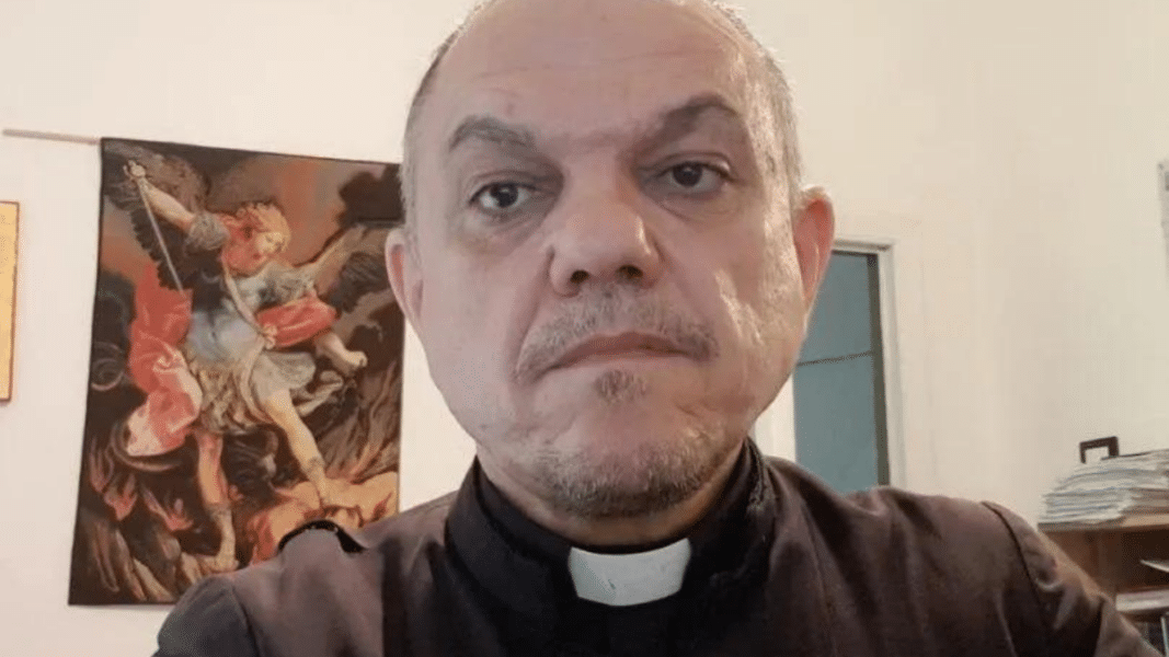 Suspenden ‘a divinis’ a sacerdote italiano por criticar Amoris laetitia