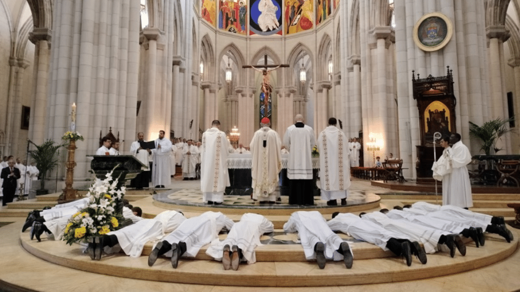 Osoro ordena a trece nuevos sacerdotes en Madrid