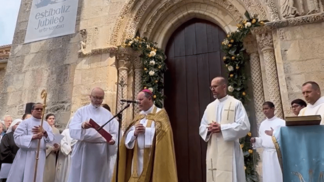 El obispo Elizalde pide a los jóvenes que no se dejen confundir o manipular con la ideología de género