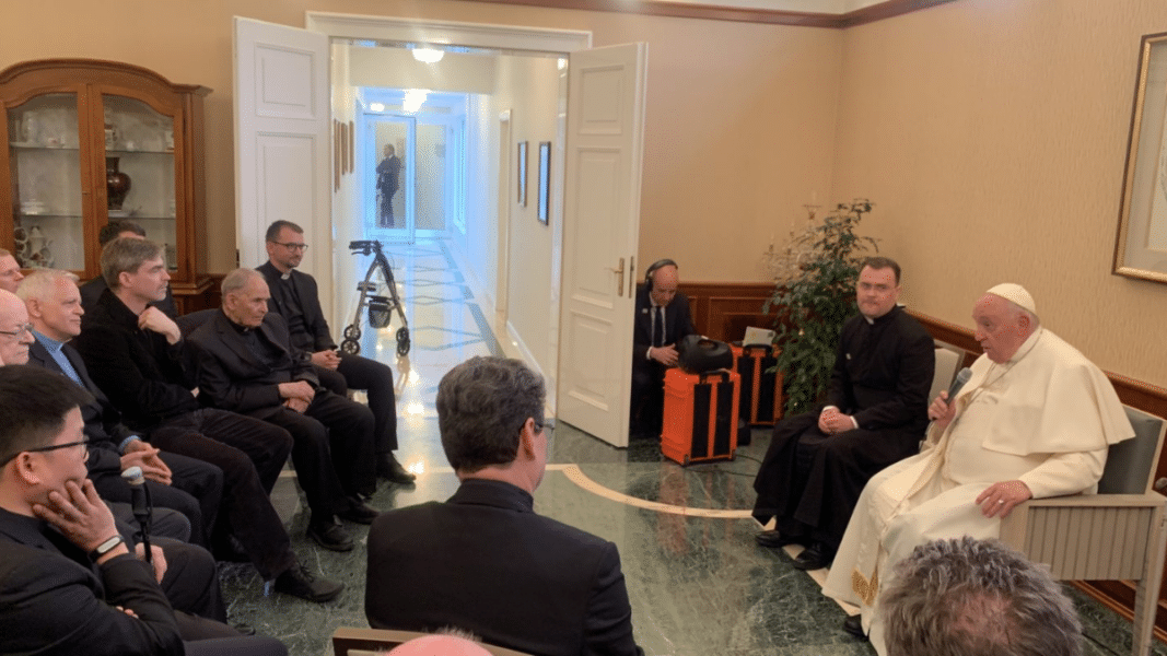 El Papa Francisco en el encuentro con los jesuitas de Hungría