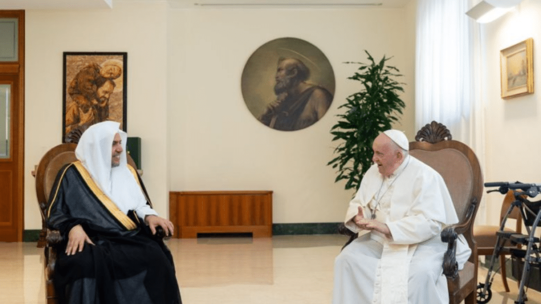Francisco recibe al secretario general de la Liga Musulmana Mundial