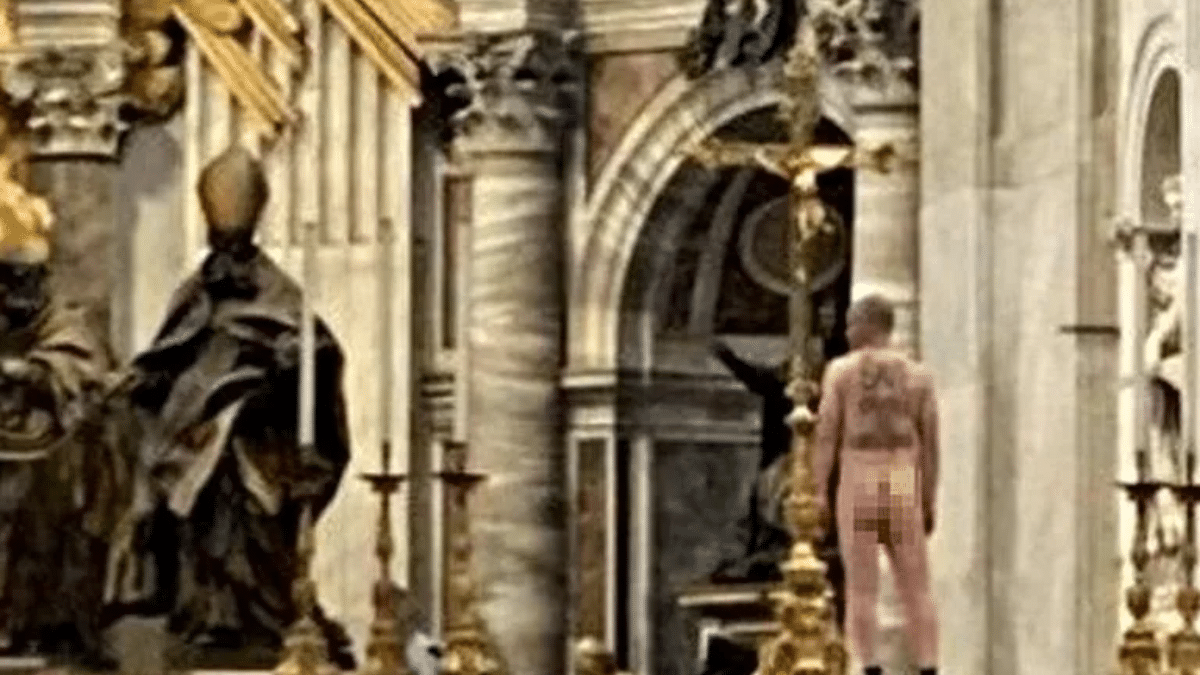 hombre desnudo vaticano