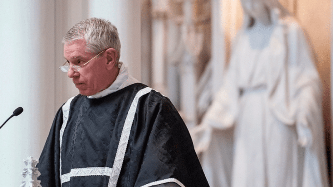 Sacerdote de la FSSP se declara culpable de posesión de pornografía infantil