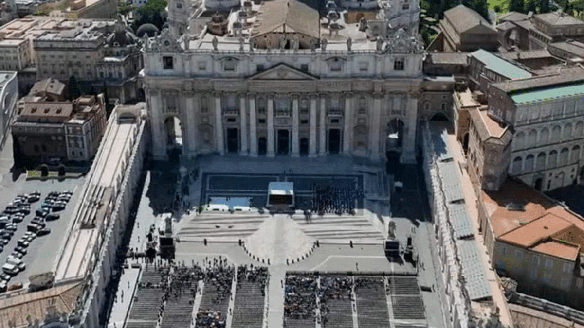 El Vaticano vacío en el evento por la fraternidad humana