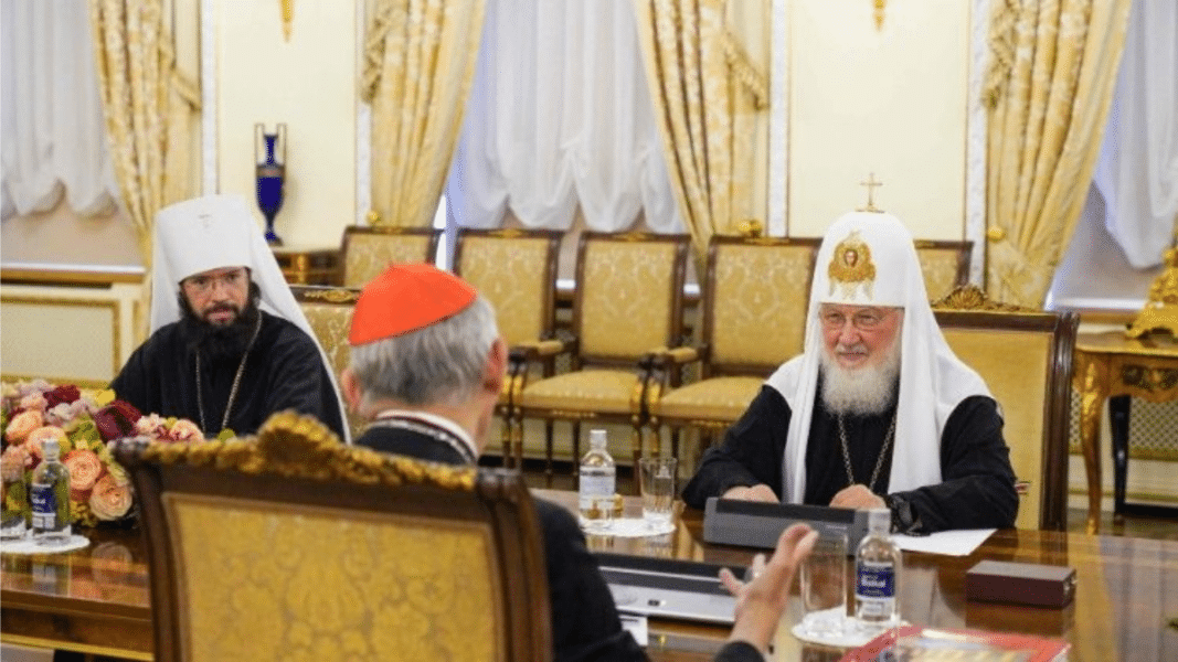 Zuppi se reúne en Moscú con el Patriarca Kirill