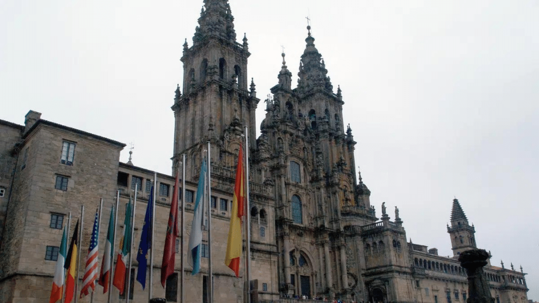 Detienen a un hombre por intentar agredir a un sacerdote en plena Misa en la catedral de Santiago de Compostela