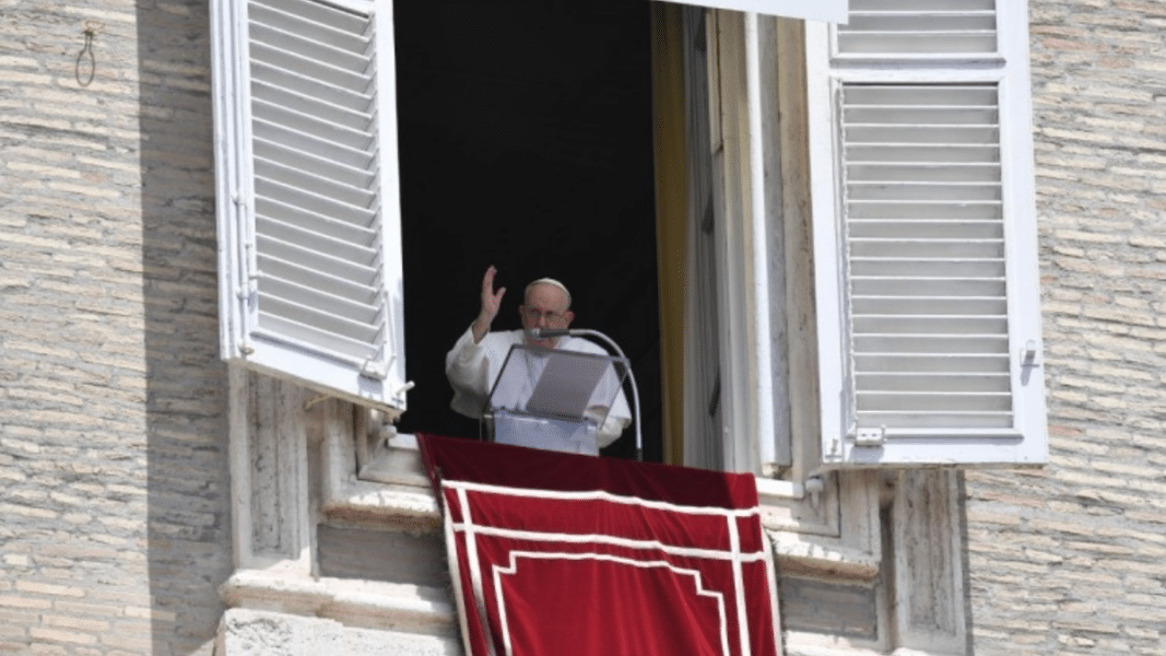 Francisco a los padres: ¡No os canséis de sembrar en los hijos!