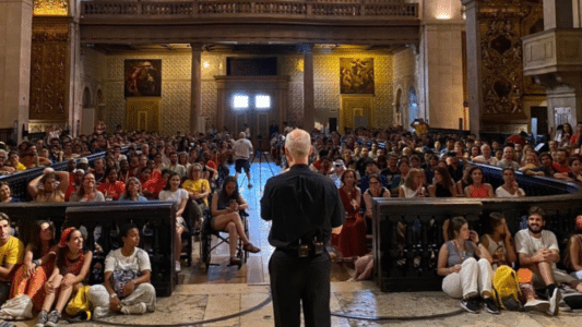 El controvertido jesuita James Martin en una catequesis durante la JMJ