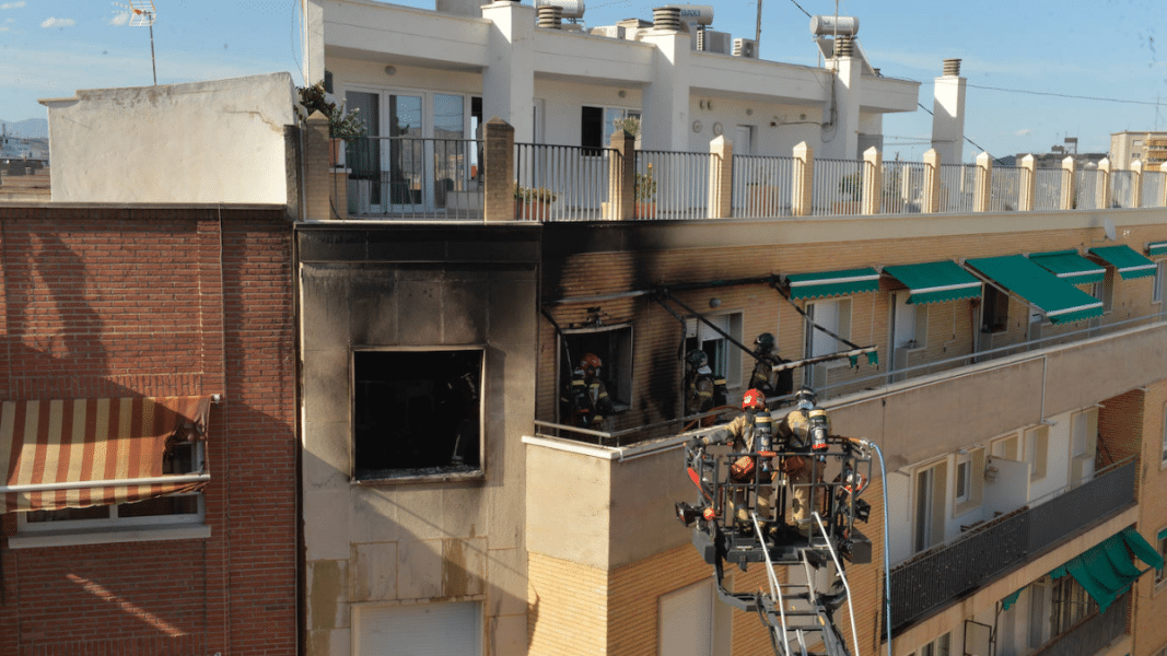 Incendio en la casa de los jesuitas en Murcia