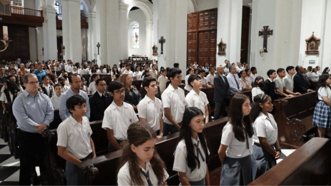 El arzobispo de Panamá aborda el abuso a menores y firma Protocolo de Prevención