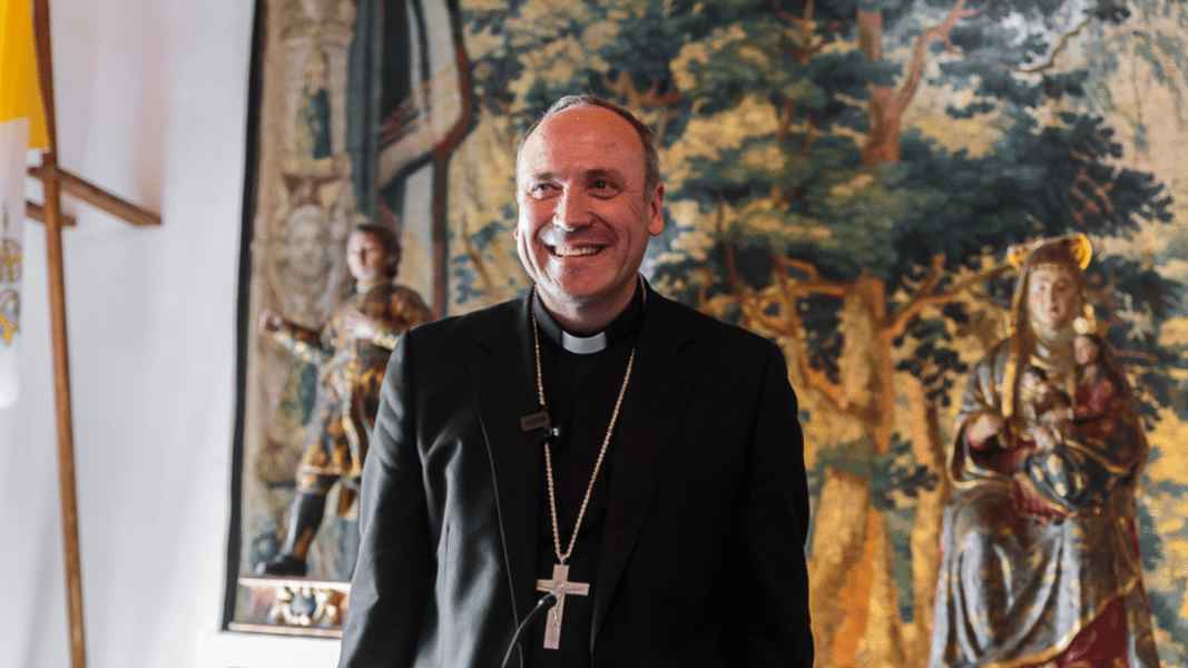 Mons. Antonio Prieto: «La Iglesia es una comunión jerárquica, que no se mueve por el principio de la mayoría, ni por las ideologías de moda”