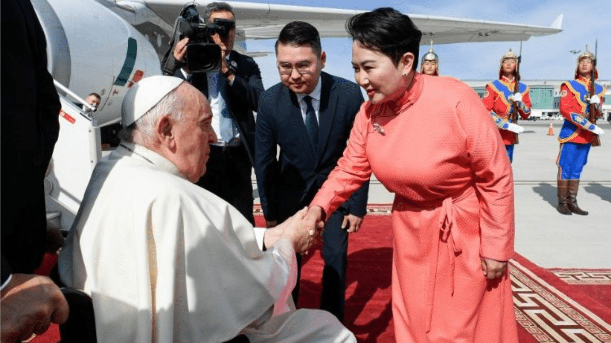 Francisco a su llegada a Mongolia