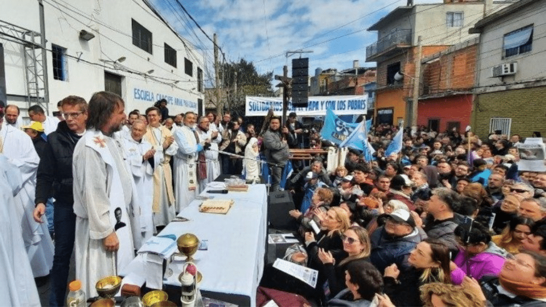 Curas villeros argentinos celebran ‘misa de reparación’ por los ultrajes contra el Papa