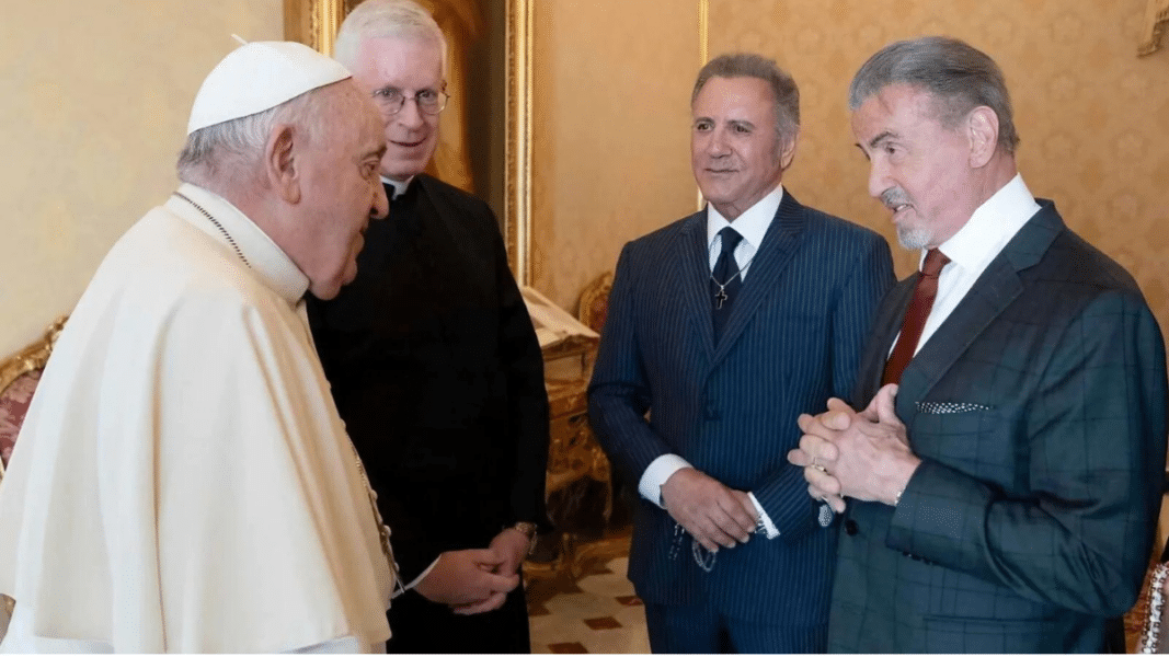 Francisco recibe a ‘Rambo’ en el Vaticano