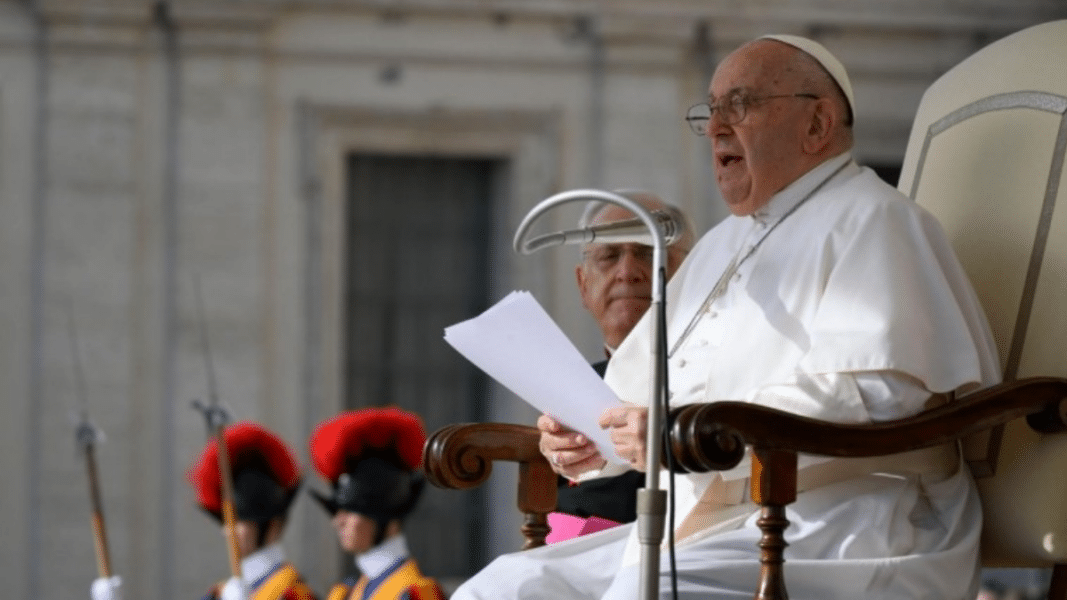 El Papa señala que el cristiano está llamado a rezar y no a chismorrear