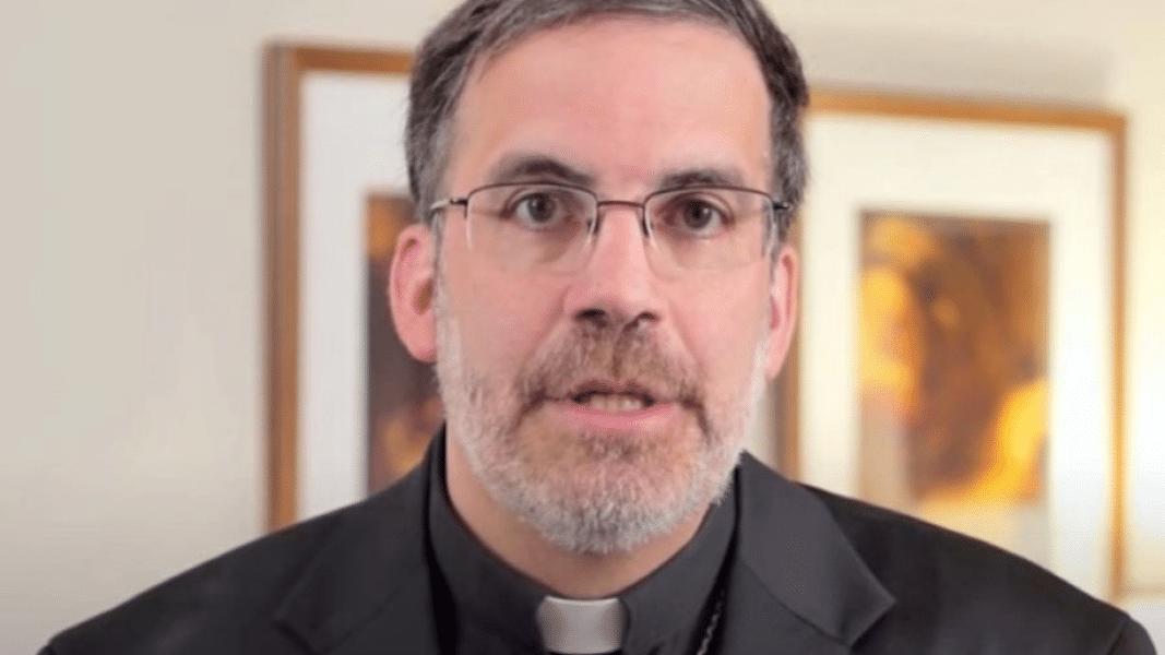 Obispo de EE UU se declara partidario de las bendiciones a parejas homosexuales