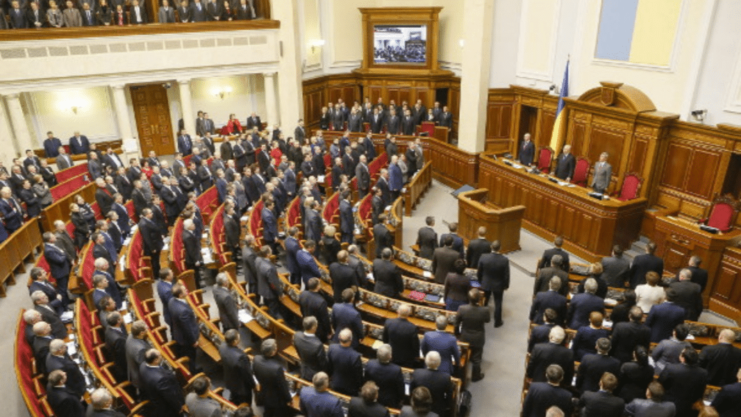 El Parlamento ucraniano estudia ilegalizar la iglesia ortodoxia de obediencia moscovita