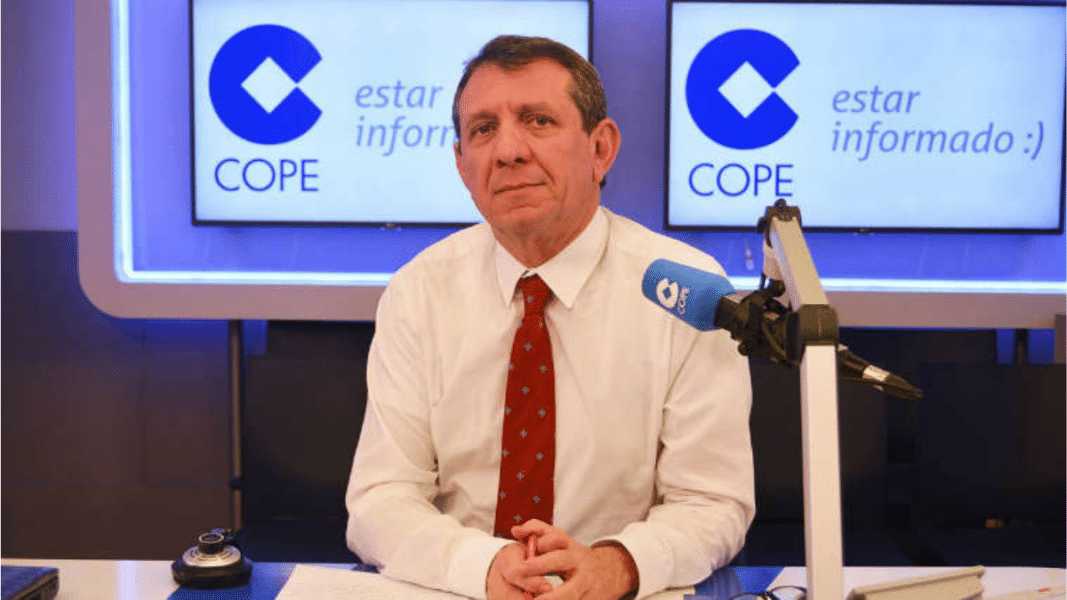 El Director editorial de COPE celebra la caída del gobierno de Polonia