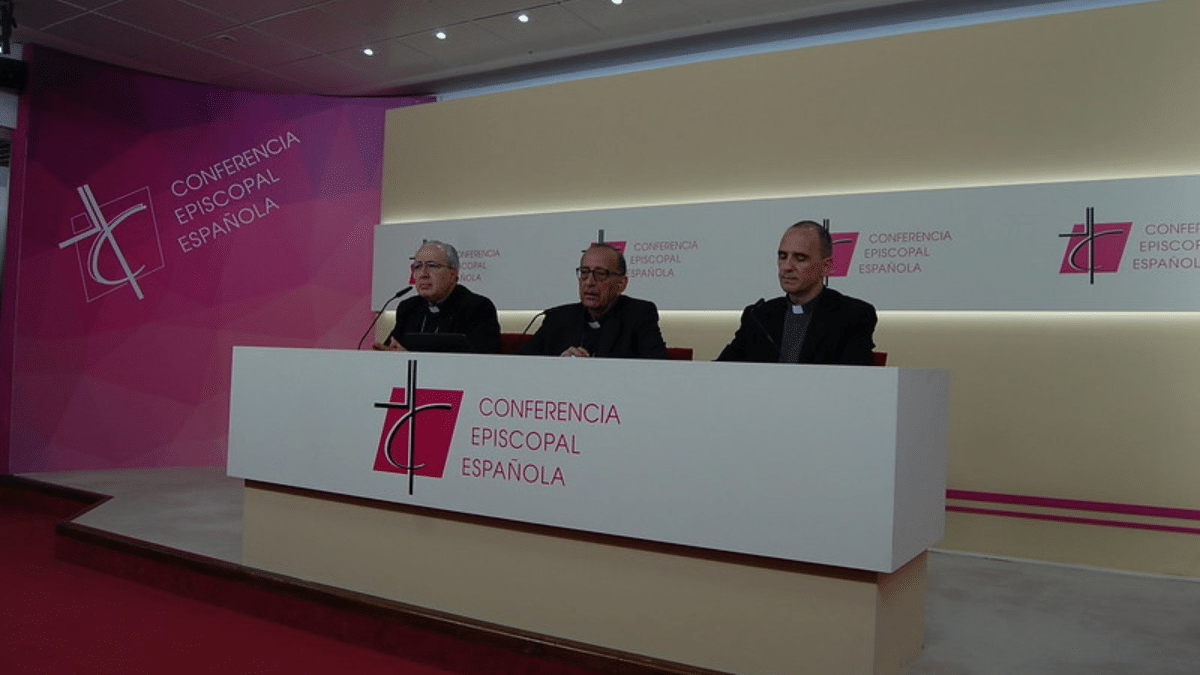 García Magán y Omella en la rueda de prensa