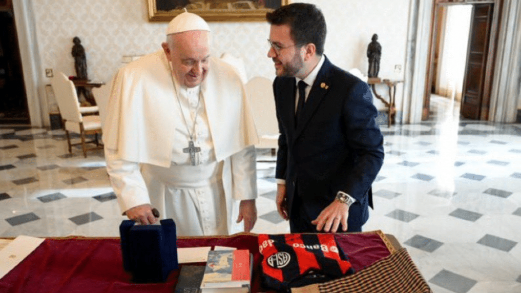 Francisco recibe al separatista Pere Aragonés