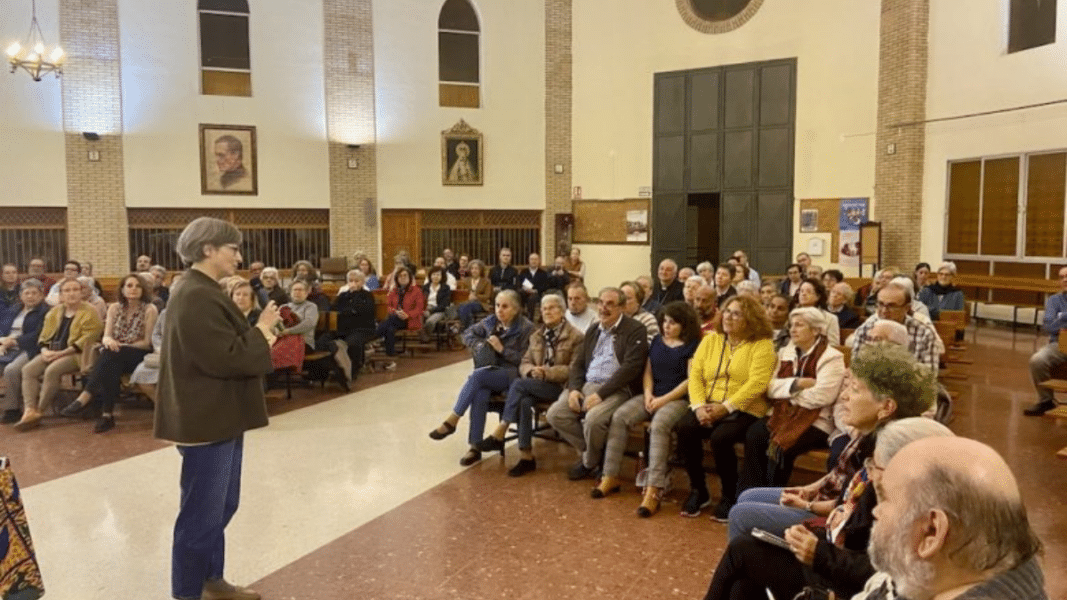 El obispo de Almería ‘apadrina’ a la controvertida teóloga Cristina Inogés