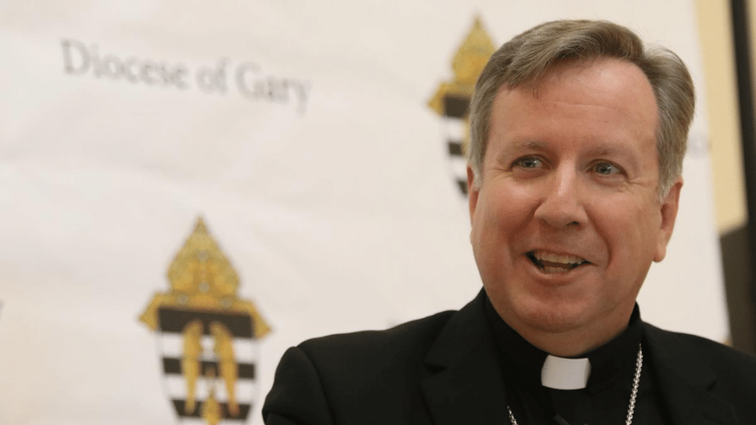 Obispo de EE UU decreta que los fieles se arrodillen tras el Agnus Dei hasta la comunión