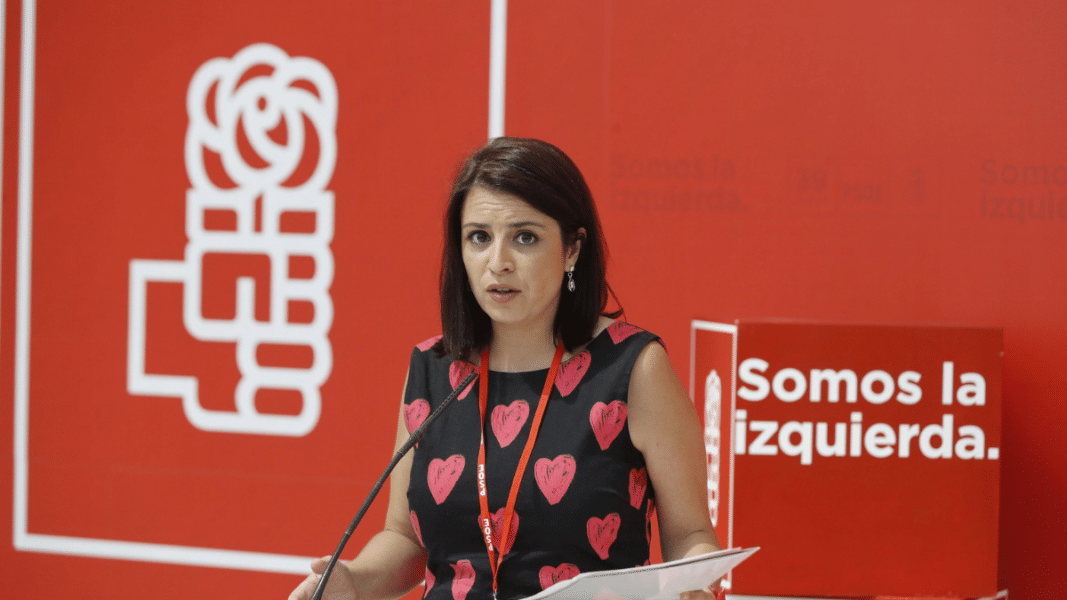 La socialista Adriana Lastra insulta al arzobispo de Oviedo