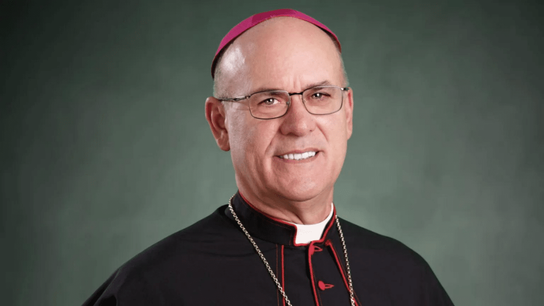 Un obispo de Estados Unidos advierte a una universidad católica que puede perder su título de ‘católica’ si acepta a transexuales