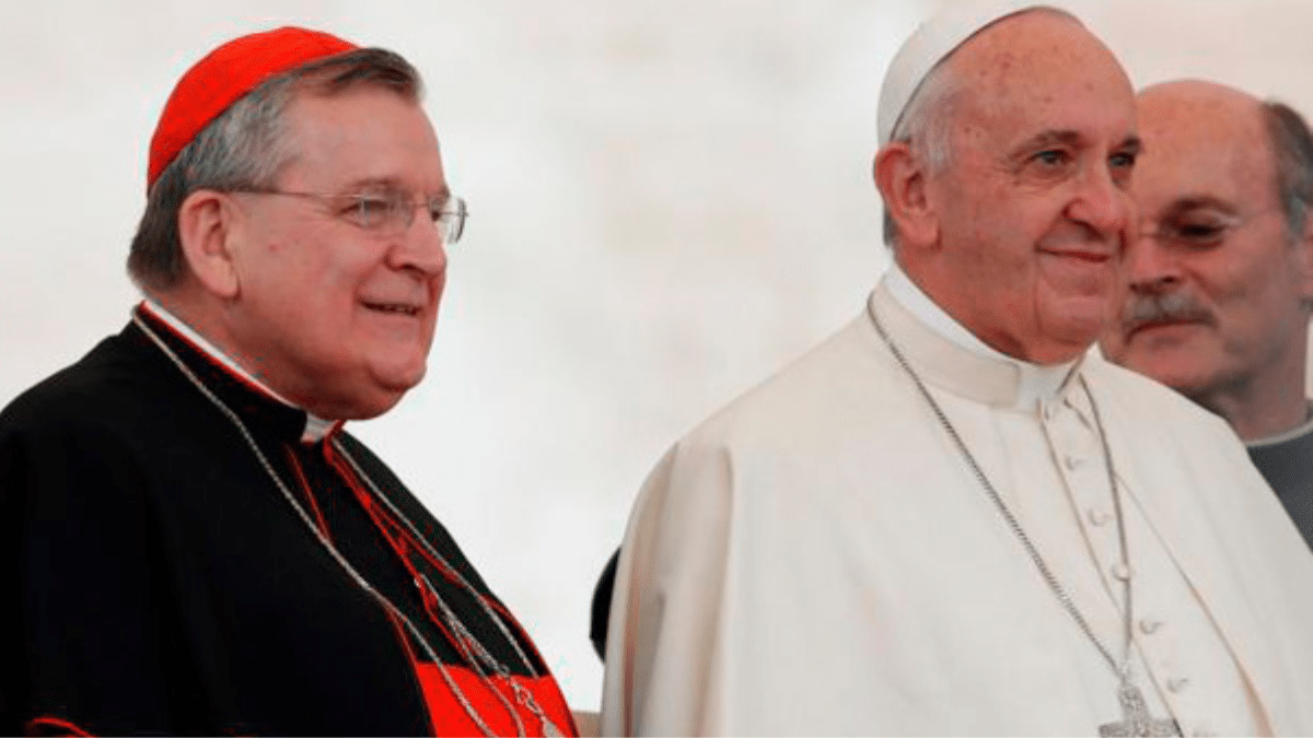 Papa Francisco con el cardenal Burke