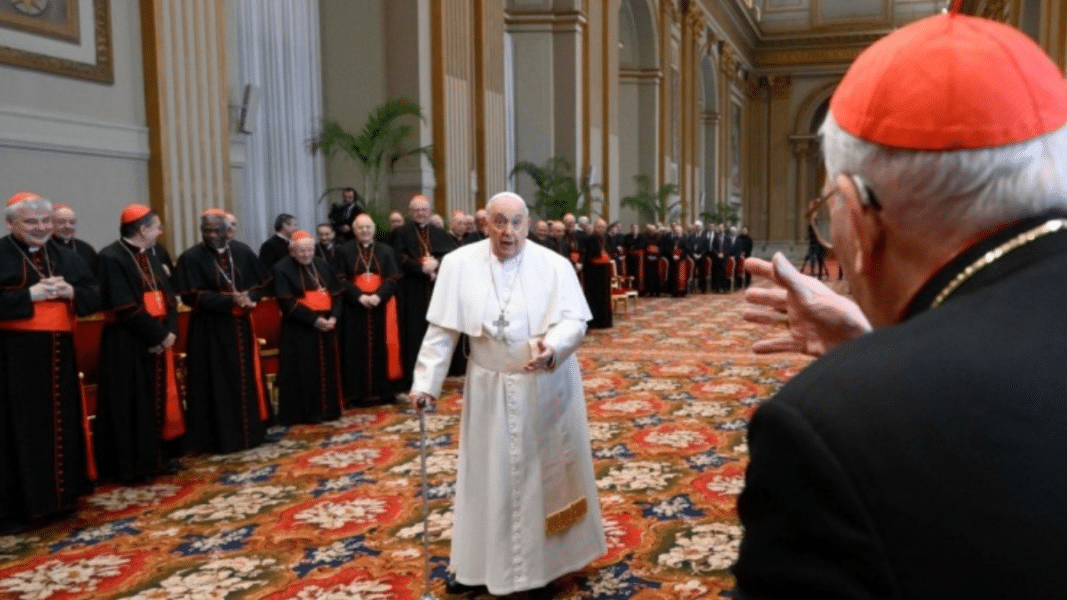 Francisco a la Curia: «Los miedos, las rigideces y la repetición de esquemas generan inmovilidad»