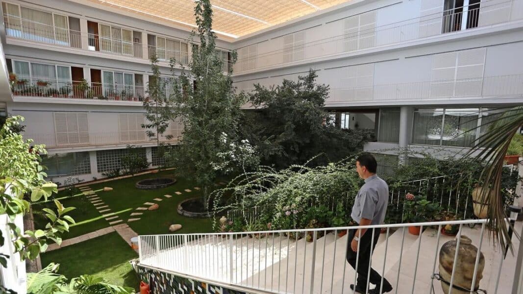 La archidiócesis de Sevilla niega que la residencia sacerdotal sea «la casa de los horrores»