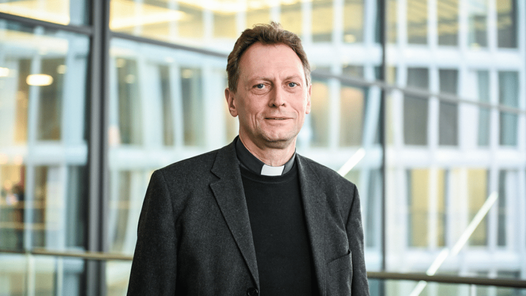 Obispo alemán espera que Roma deje de considerar la sodomía como pecado grave