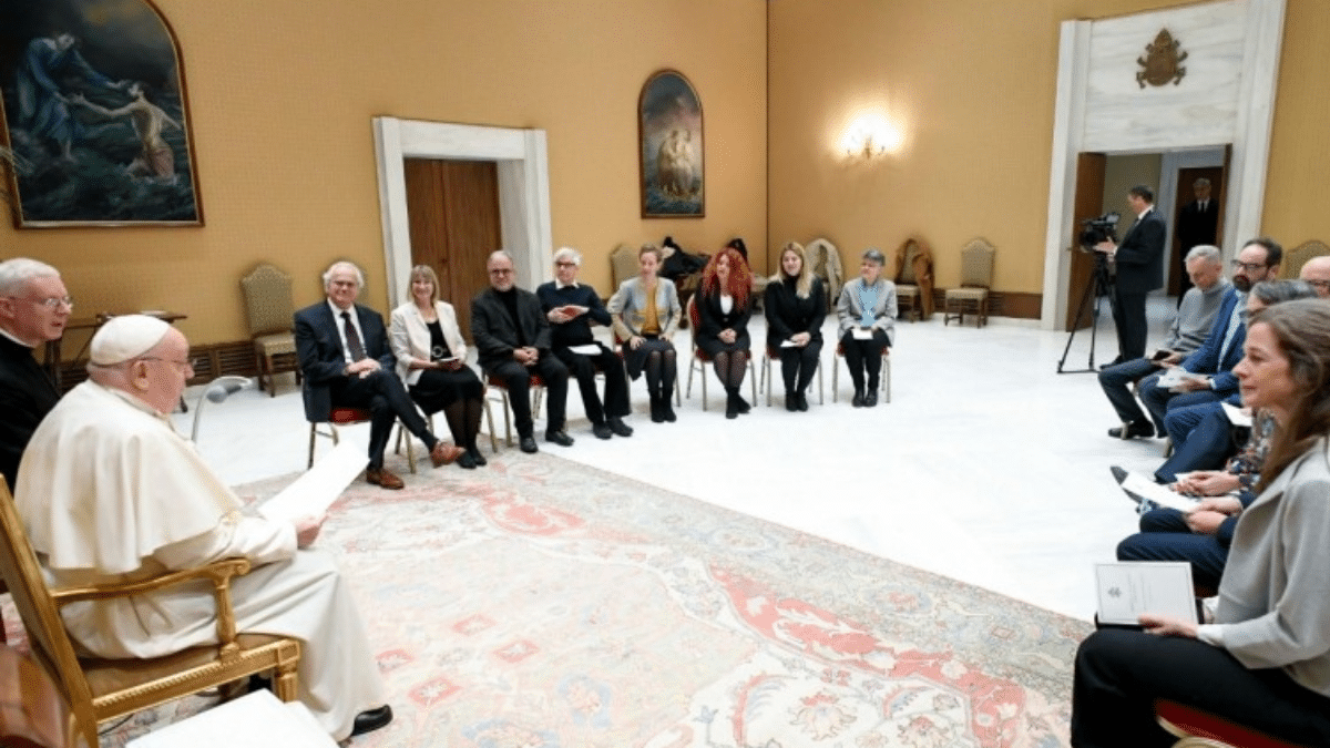 El Papa Francisco con los representantes del grupo DIALOP.