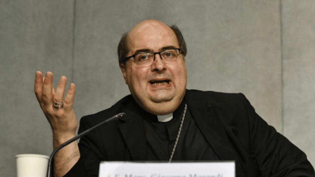 Obispos italianos eligen presidente a un defenestrado por el Papa Francisco