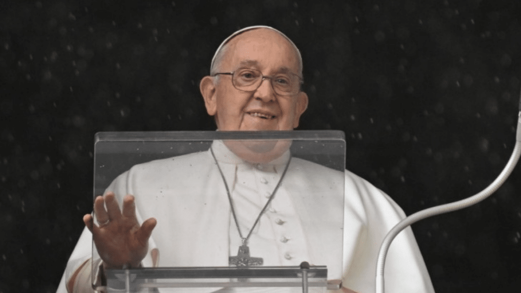 El Papa: «El amor no puede reducirse a hermosas palabras»