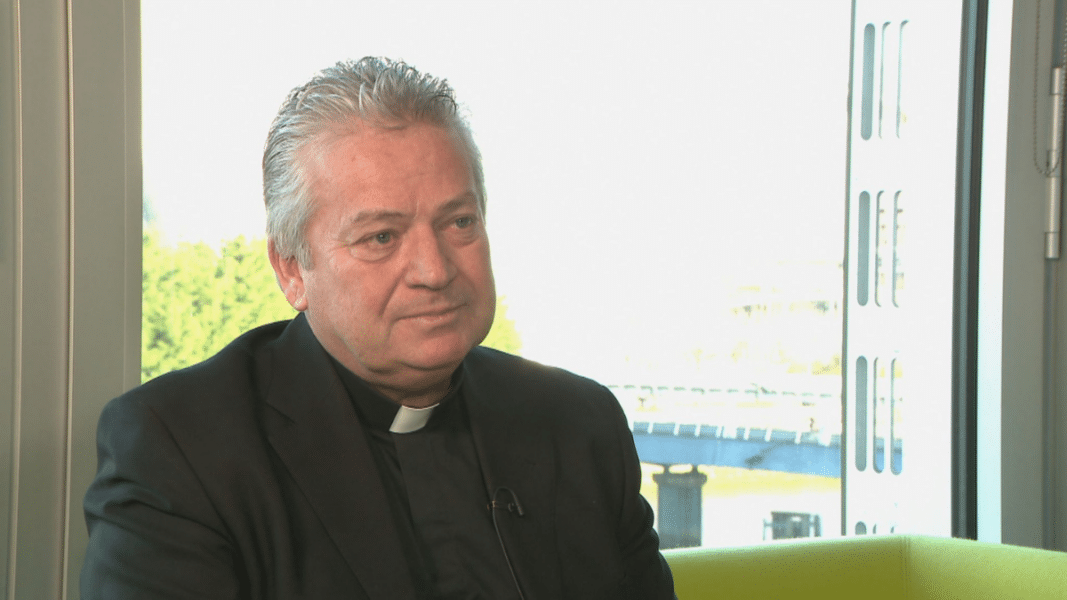 Sacerdote autor de un libro contra la ‘mafia gay’ denuncia acoso por parte de la jerarquía