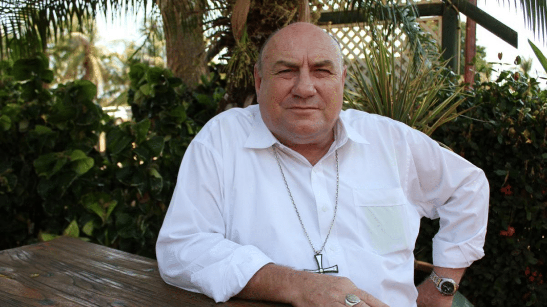 En libertad el obispo Saunders tras pagar una fianza de 10.000 dólares