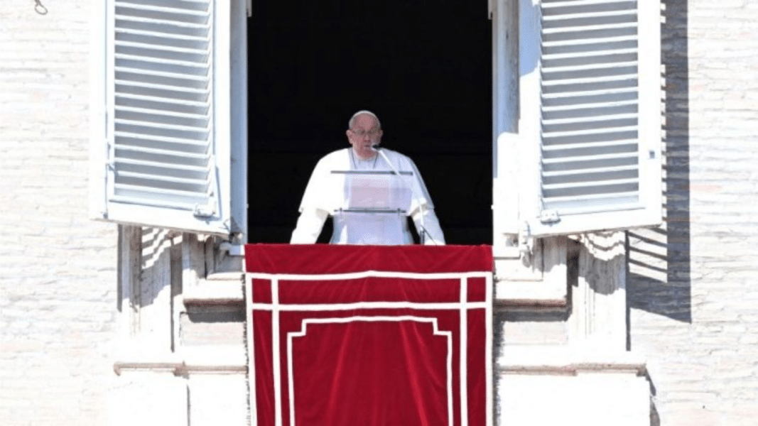 Francisco: «La oración, la escucha de la Palabra y los Sacramentos nos ayudan a mantener la mirada fija en Jesús»