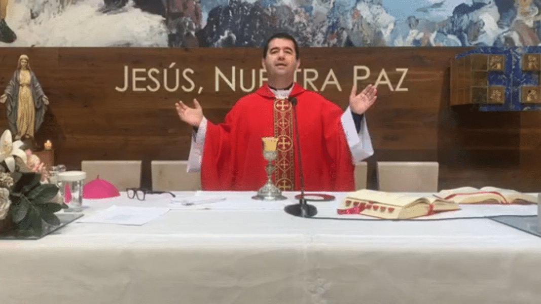 El obispado de Castellón aparta de sus labores a un obispo chileno que colaboraba en Benicasim por las quejas de algunos padres